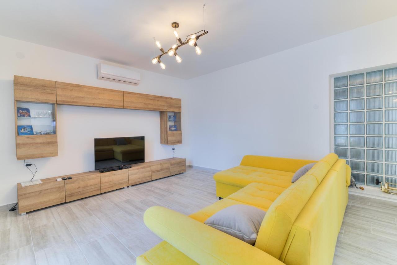 Demi II Apartment Senj  Luaran gambar